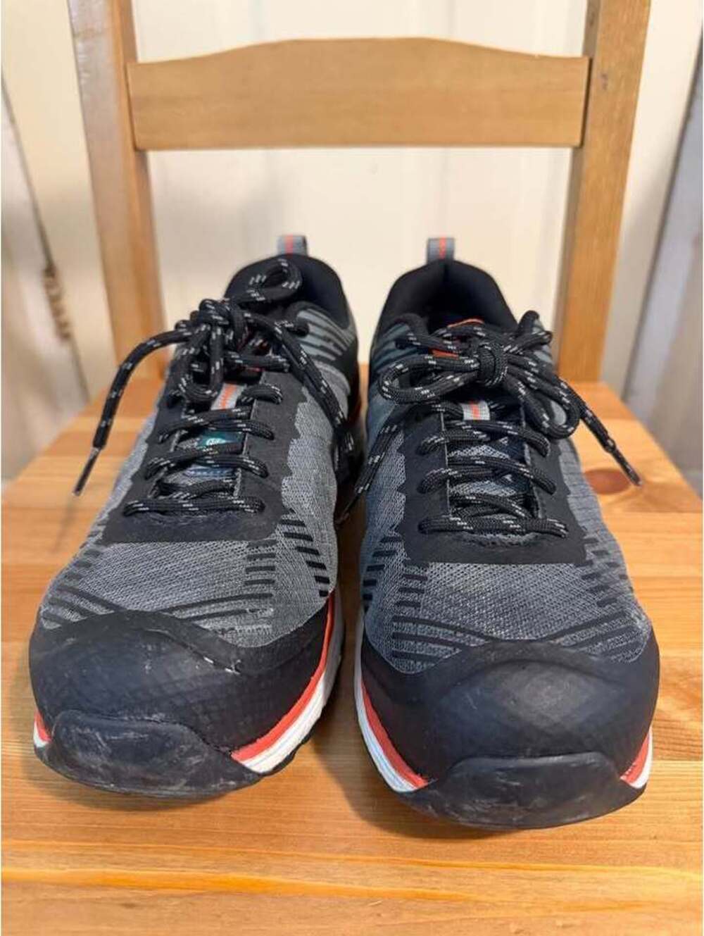 Helly Hansen Aluminum Toe Workwear Shoes 
Womens Size 8.5 Used Like New $80